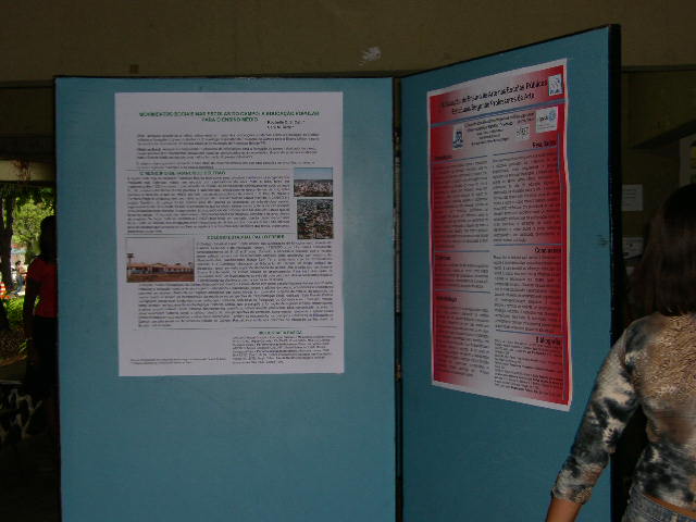 posters no térreo